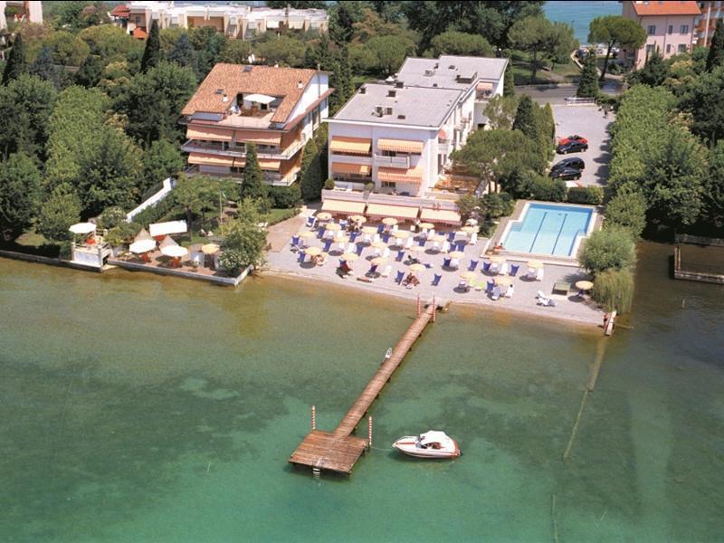 Le Petit Du Lac Сирмионе Екстериор снимка